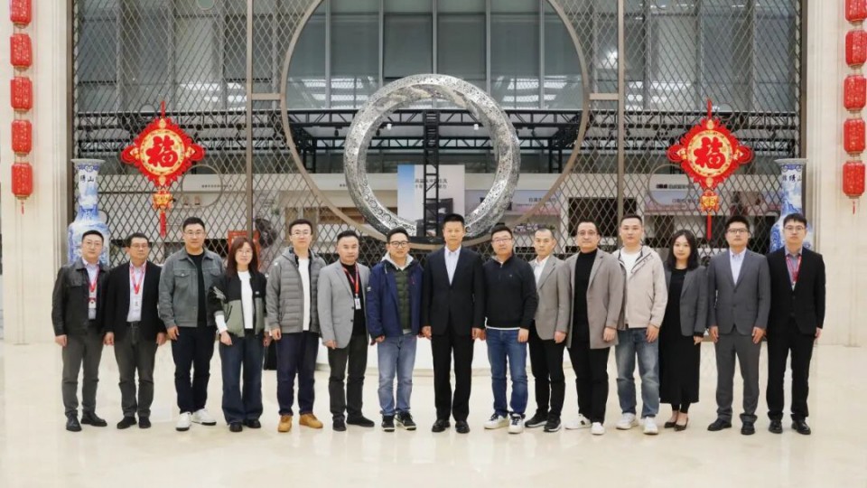京東家電代表團(tuán)走進(jìn)太陽雨零碳工廠